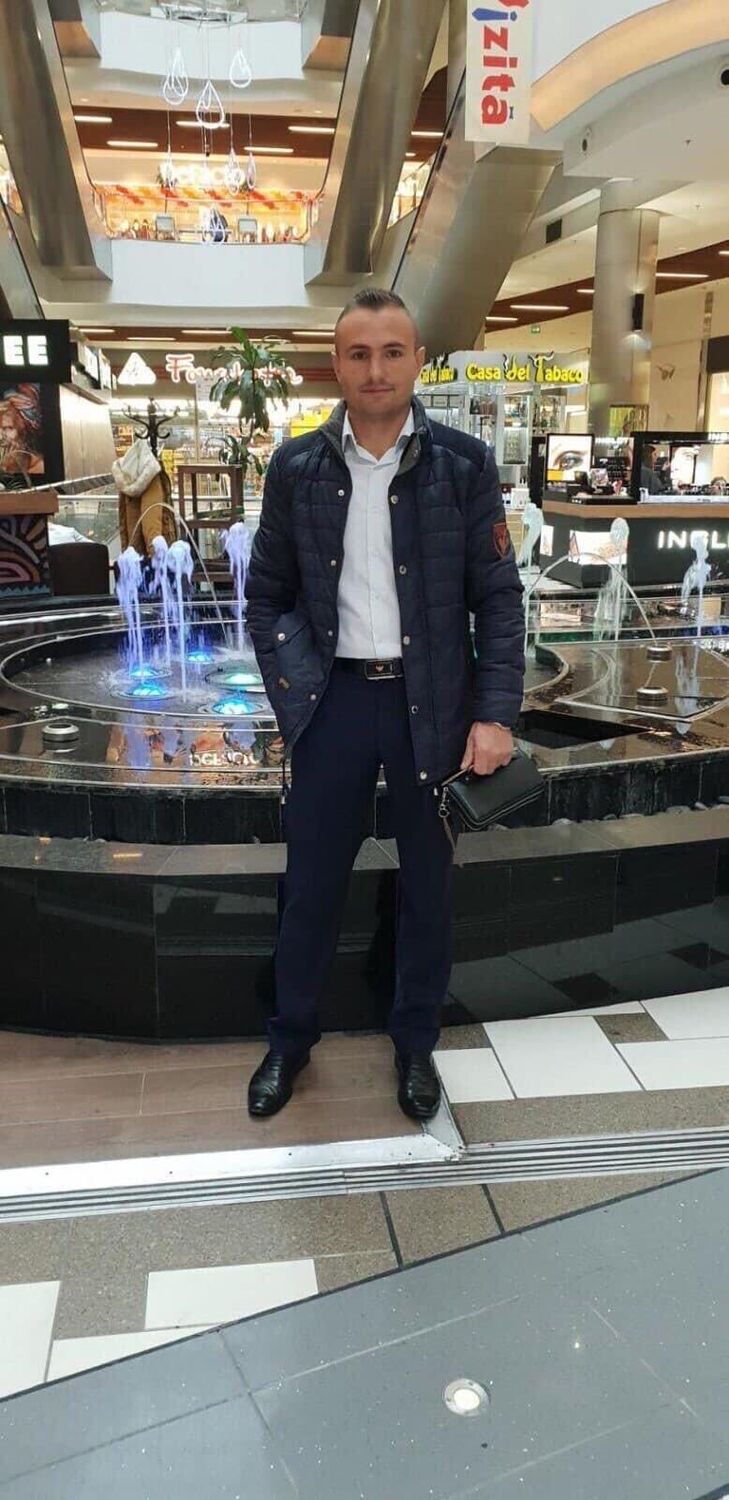  46442599  Vasile, 35 ,    