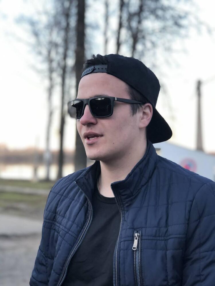  27719719  Alex, 26 ,    