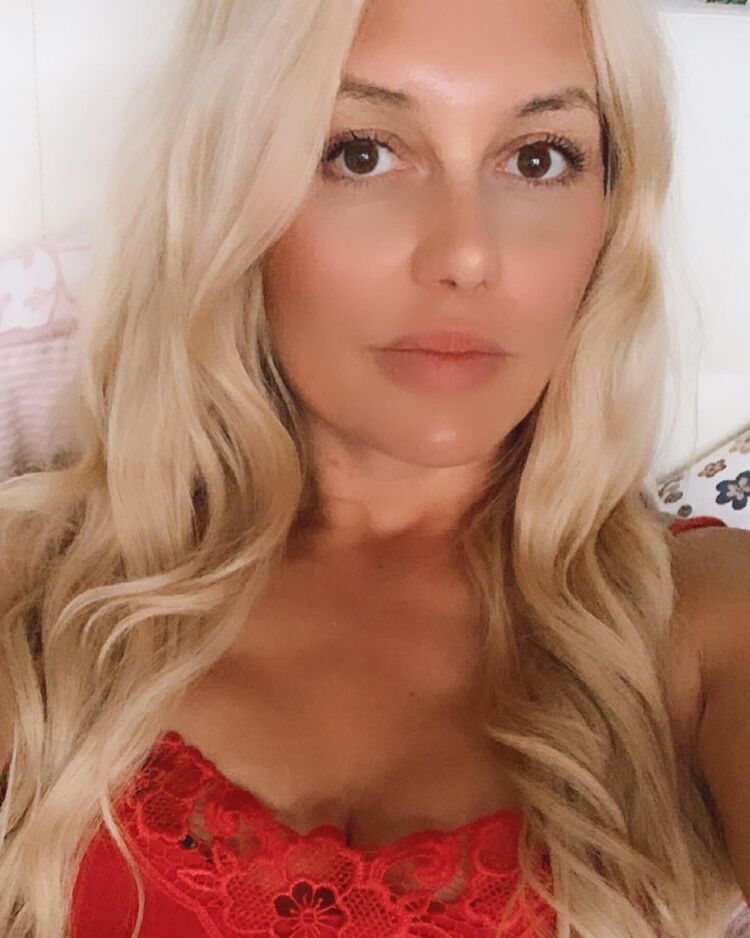  28409169  Elena, 42 ,    