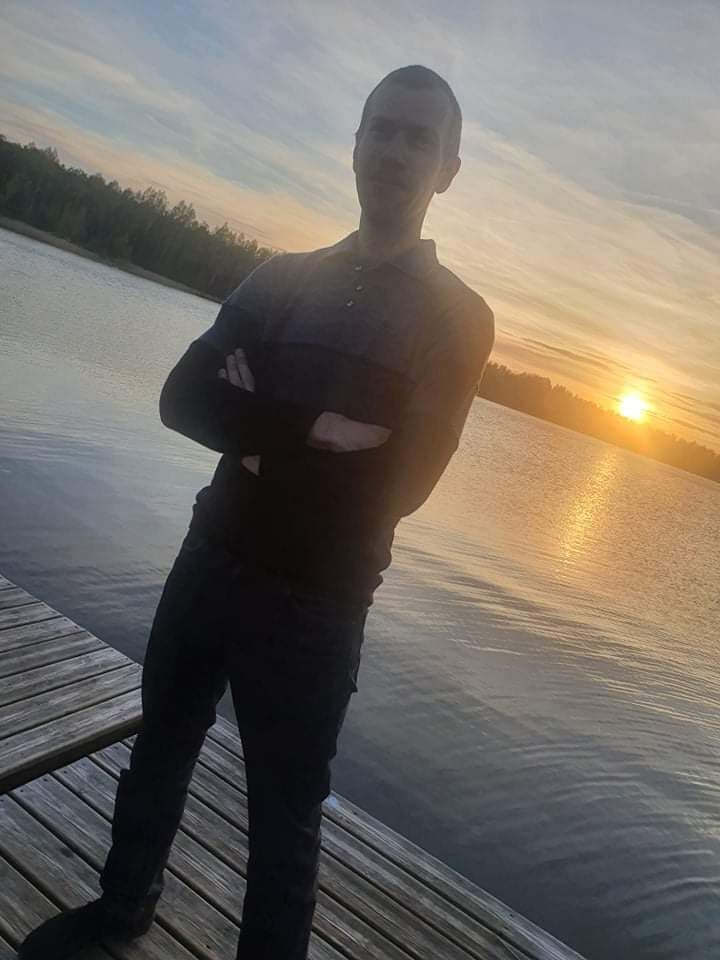  41662479  Andrej, 37 ,    