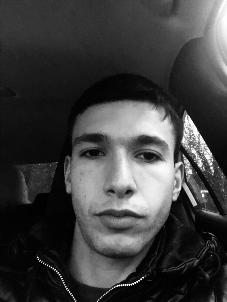  32412089  Emanuel, 25 ,    -
