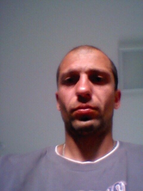  ,   Eduard, 44 ,  