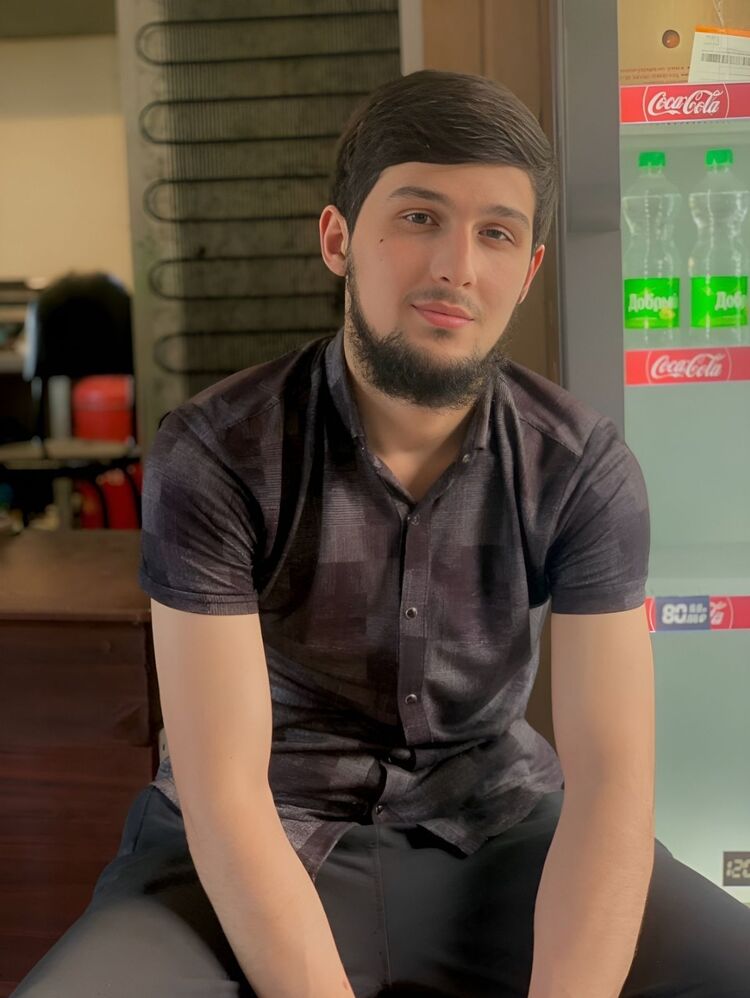  38009199  Pablo, 21 ,    