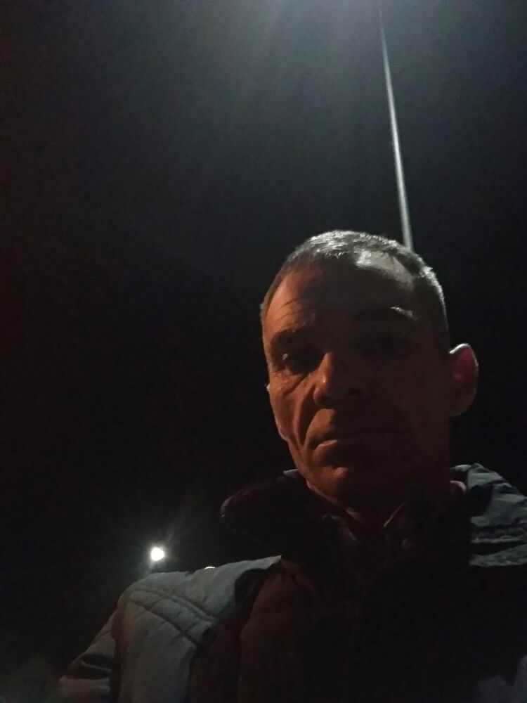  13729249  Robert, 48 ,    