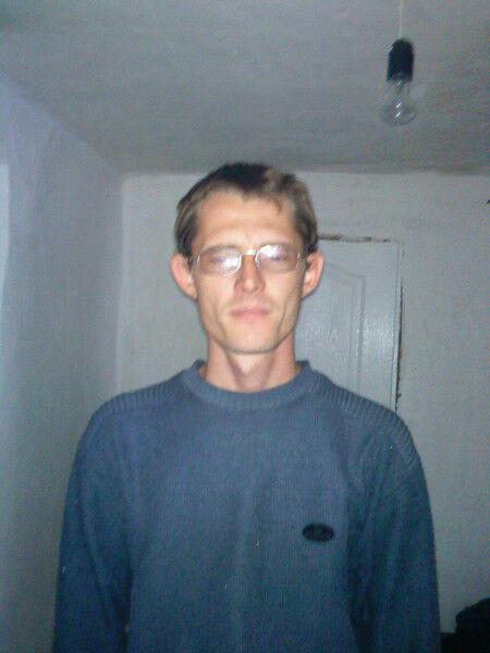 18965299  Aleksei, 44 ,    
