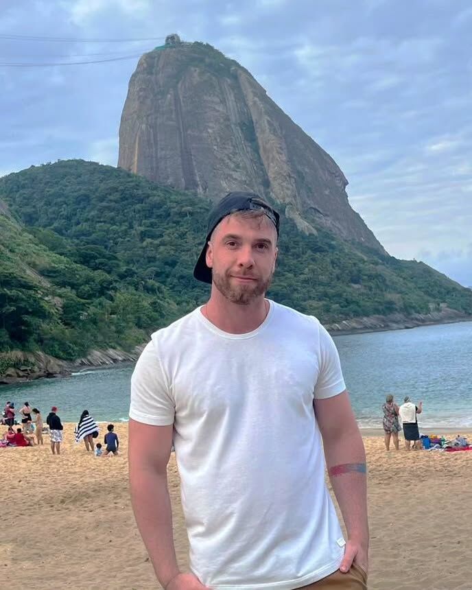  49640889  Konstantin, 38 ,    