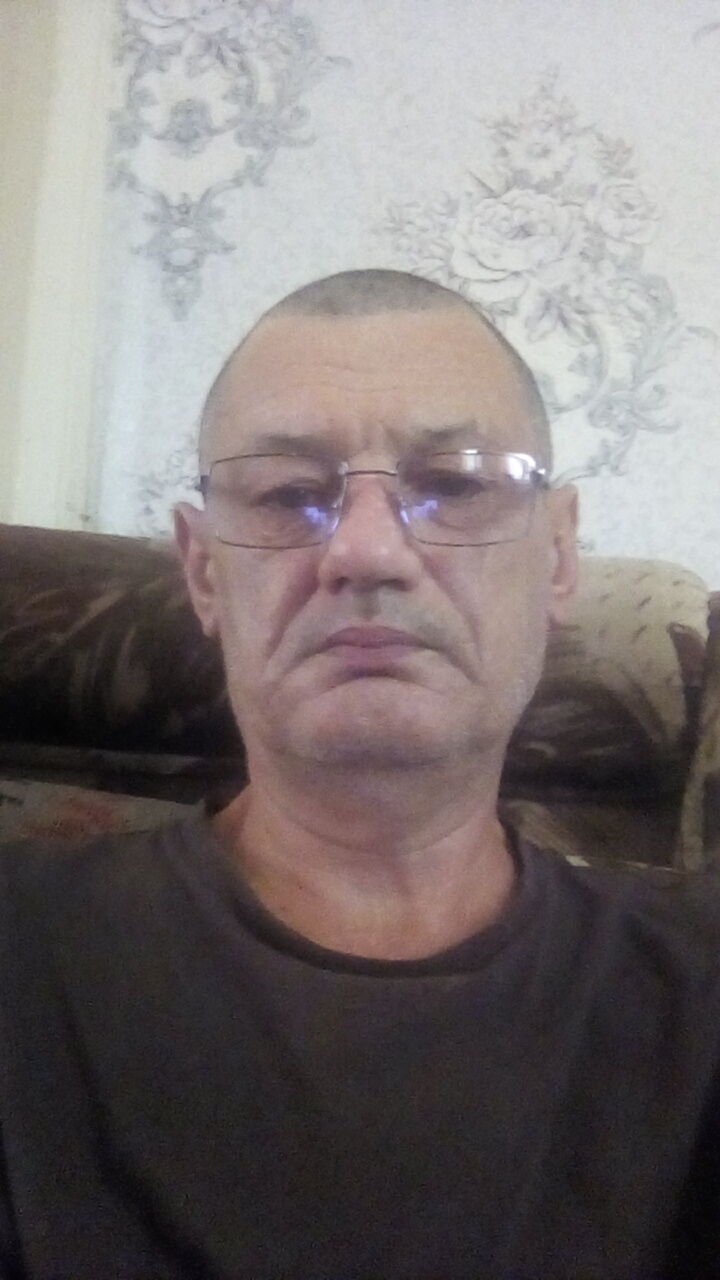  37217359  , 52 ,    