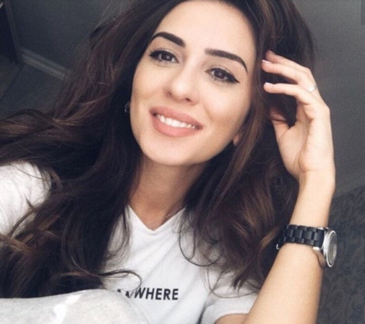  ,   Luna, 32 ,  