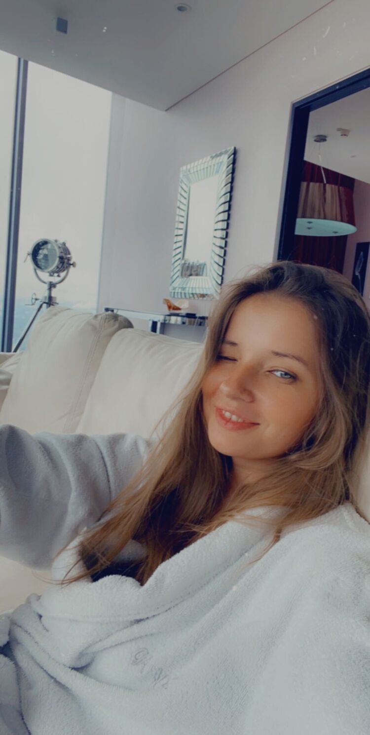  54783319  Elena, 37 ,    