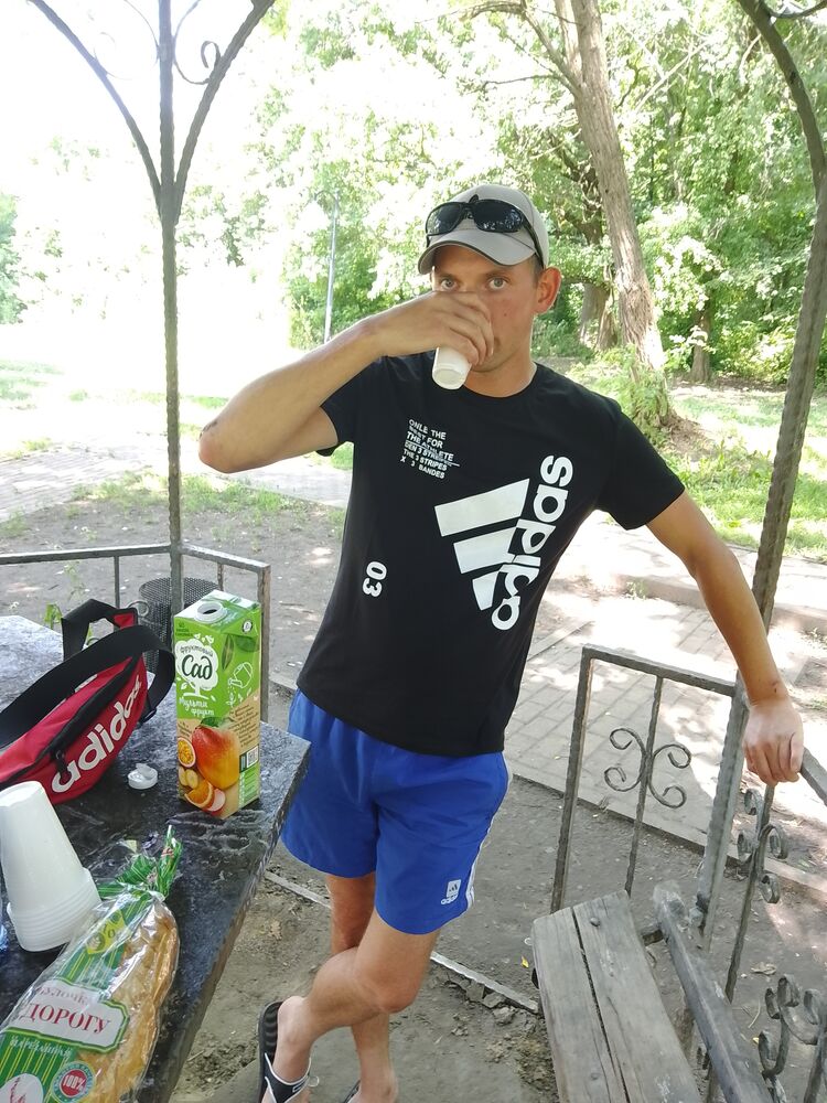  27407489  Artem, 31 ,    