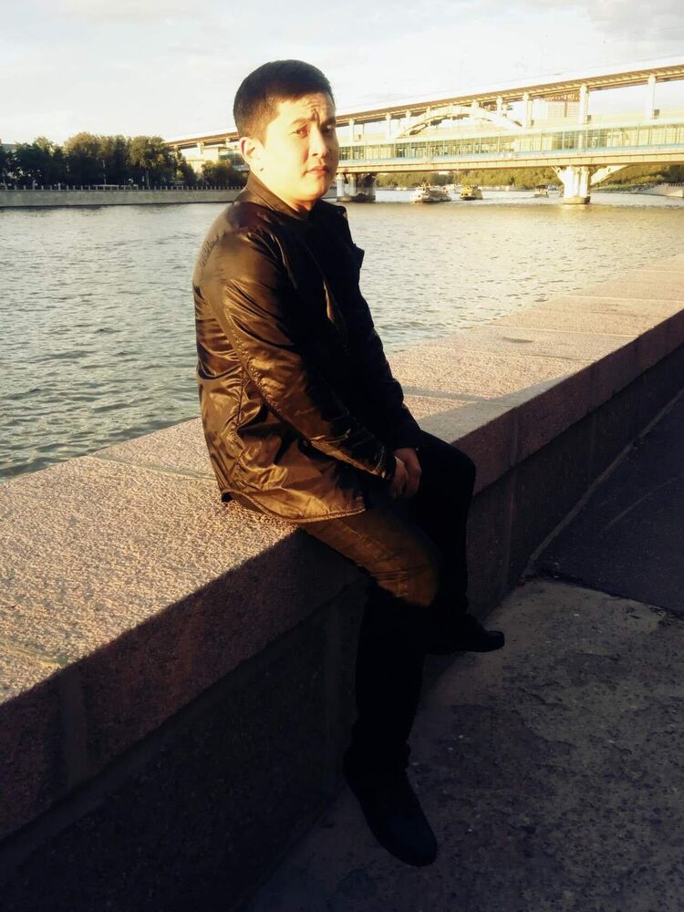  ,   Erlan, 32 ,   ,   , c , 