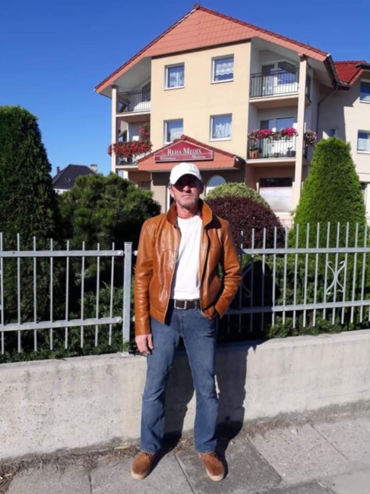  44738429  Valeri, 54 ,    