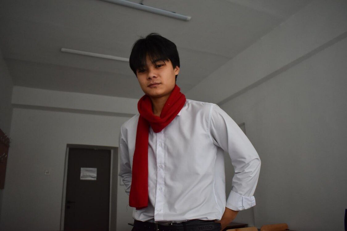  49241429  Ali, 19 ,    