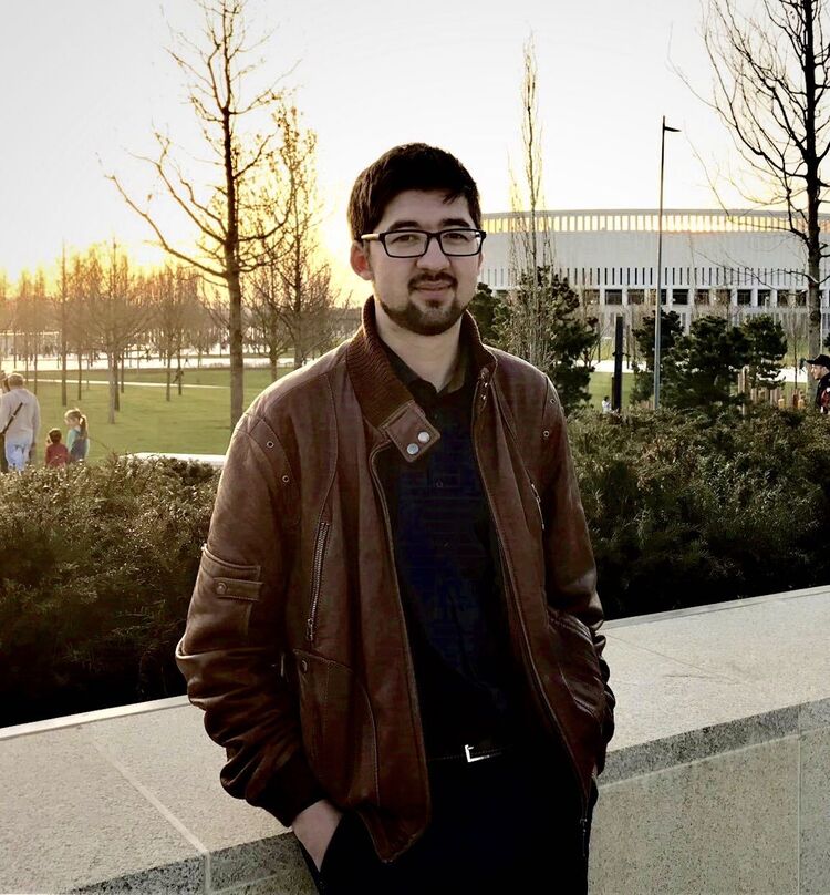  22946139  Demi, 31 ,    -