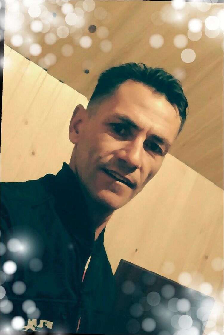  19071269  Viktor, 50 ,    