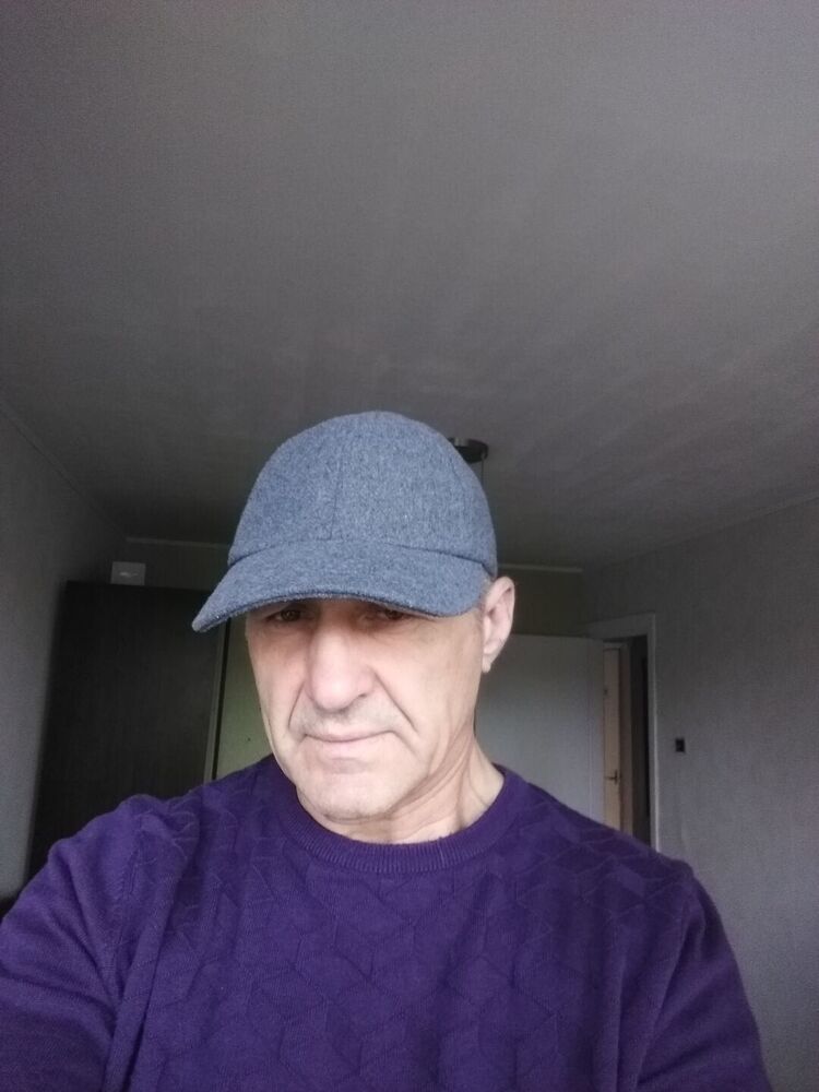  ,   Aleksandrs, 64 ,  