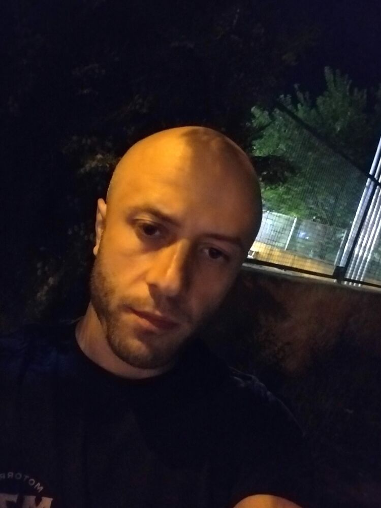  46733159  Badri, 30 ,    