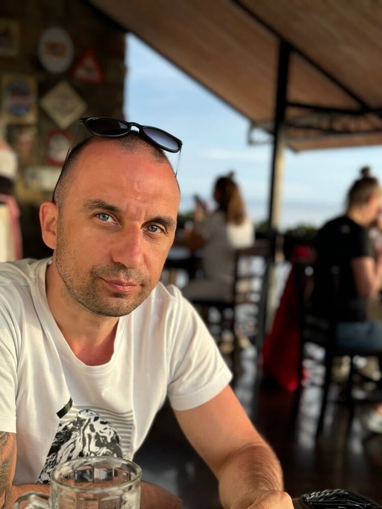  53064519  Konstantin, 39 ,    