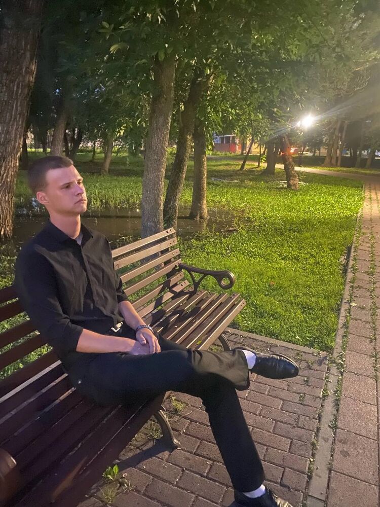  45951749  Rostislav, 21 ,    