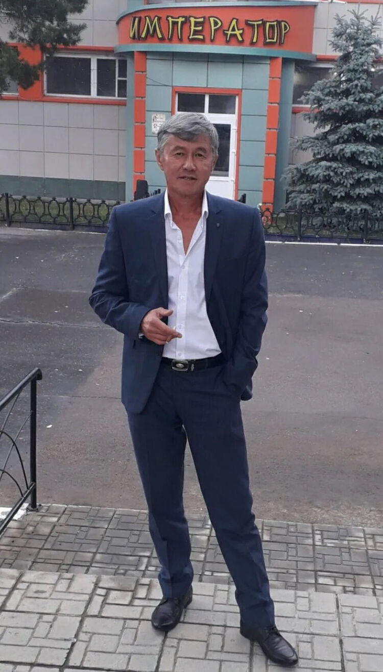  50635229  Kazbek, 52 ,    