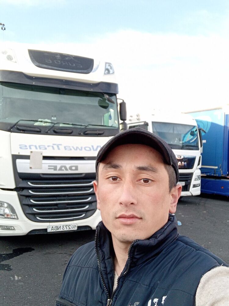  43428689  Rustamjon, 32 ,    