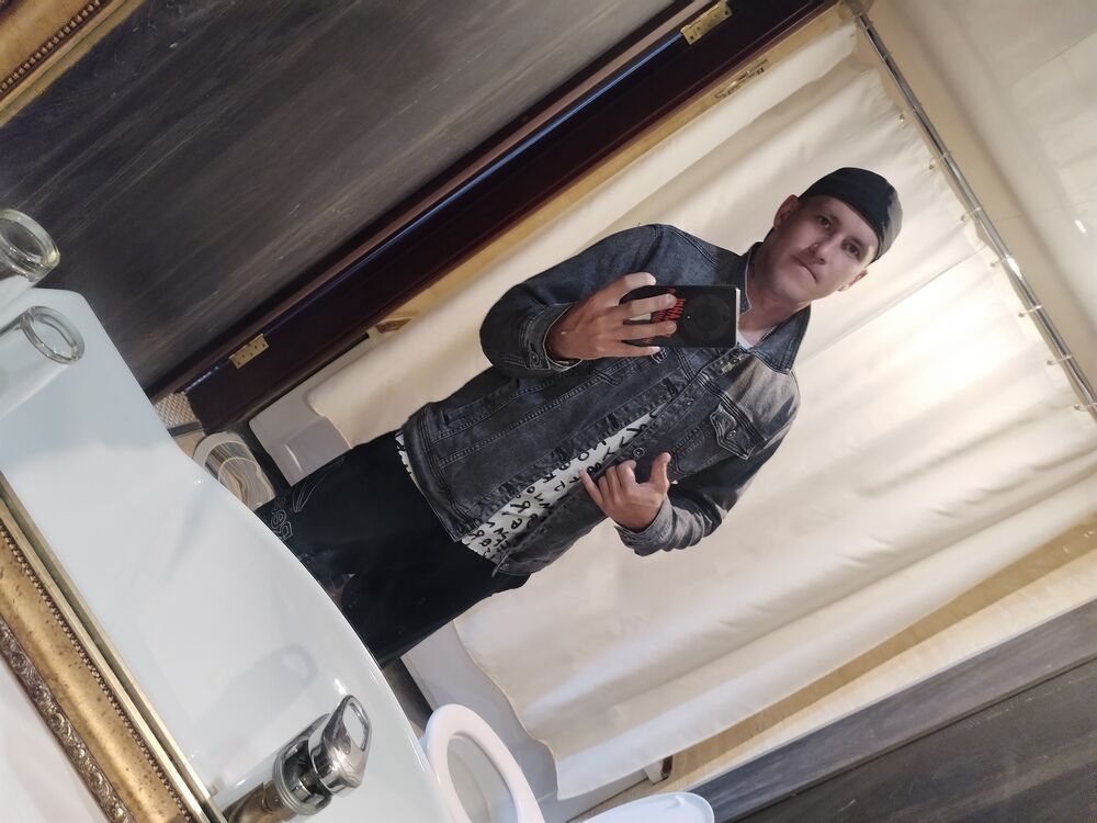  48990779  , 28 ,    