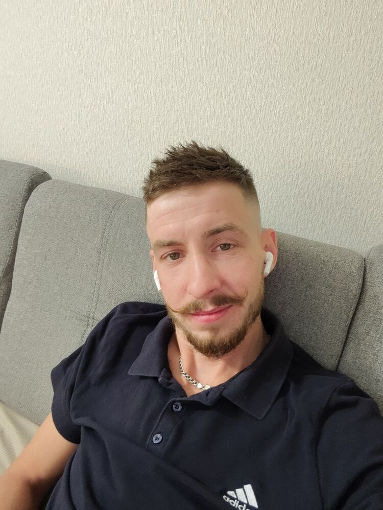  37922719  Pavel, 34 ,    