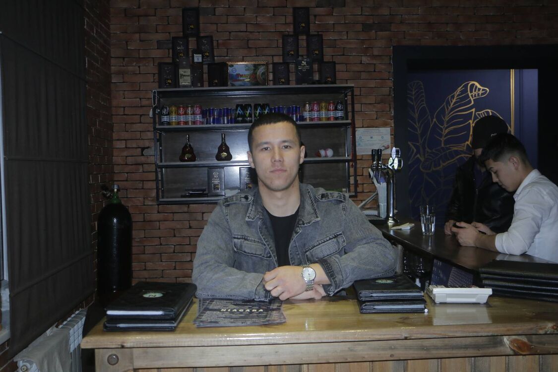  31687439  Temur, 28 ,    