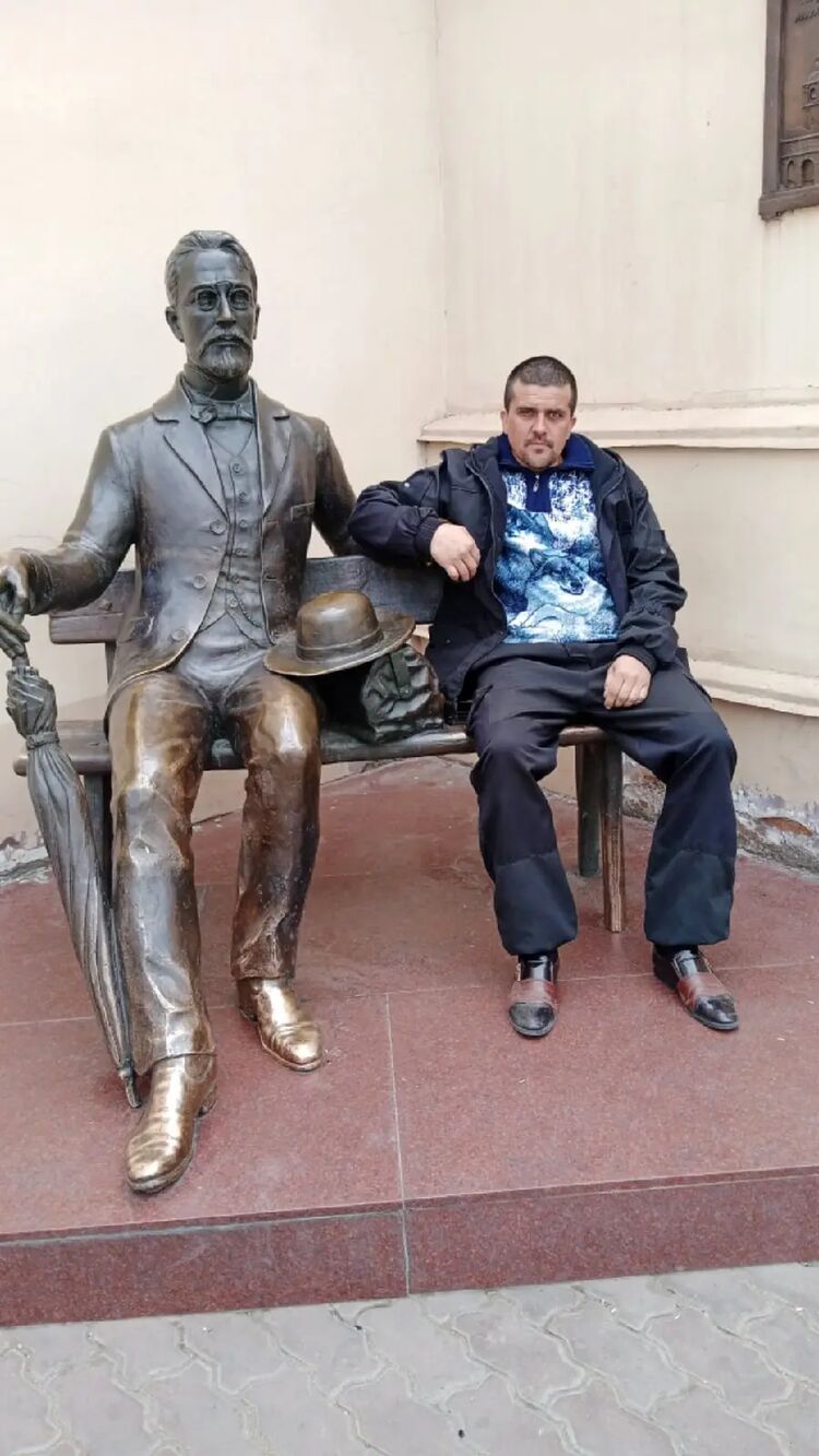  35269379  Viktor, 37 ,    -