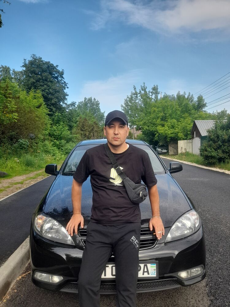  52039429  Maks, 37 ,    