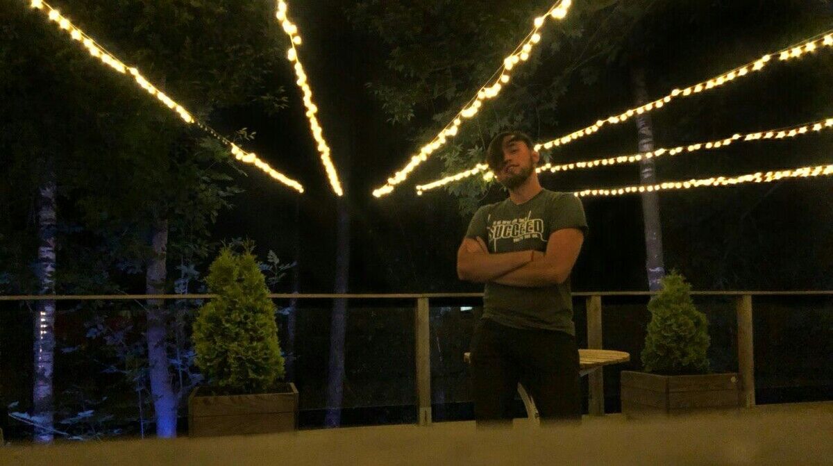  21050679  Alex, 28 ,    