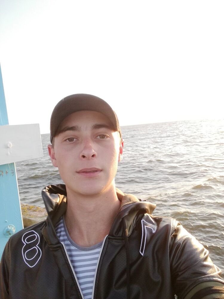 13449309  Artem, 29 ,    