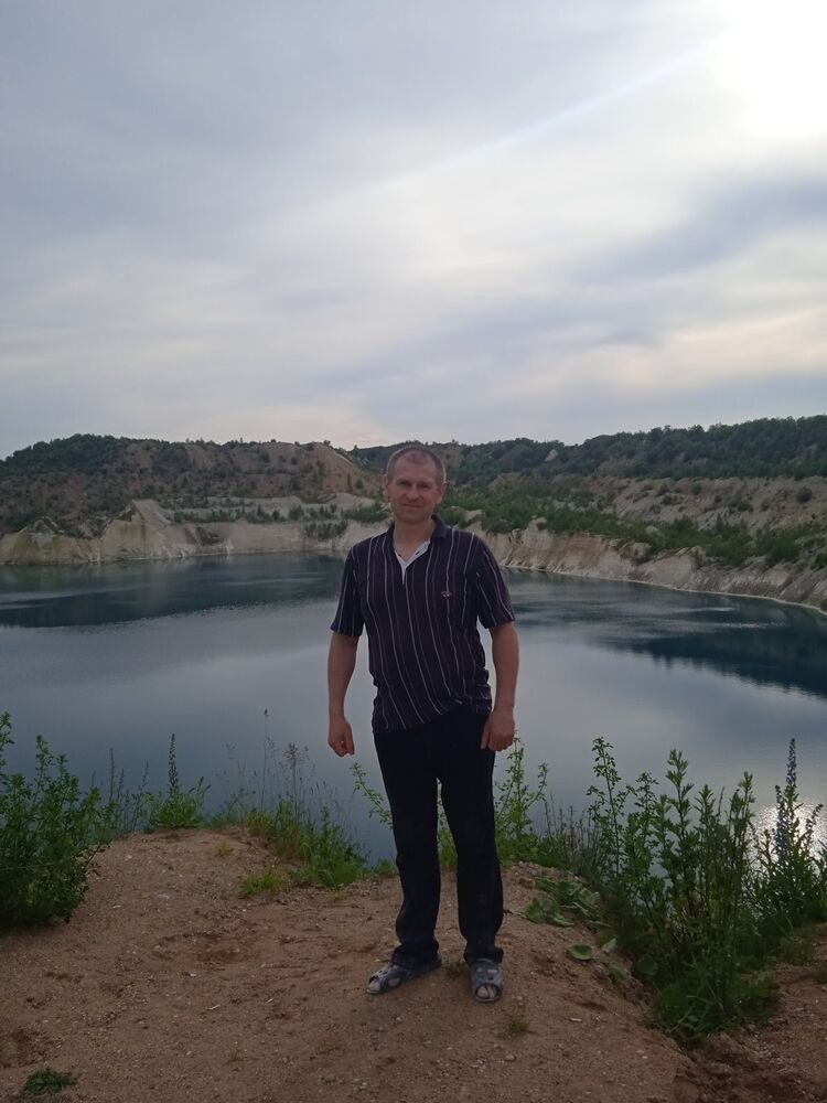  25141349  Oleg, 54 ,    