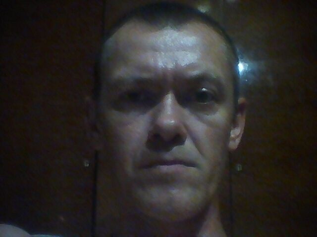  37971879  Denis, 40 ,    