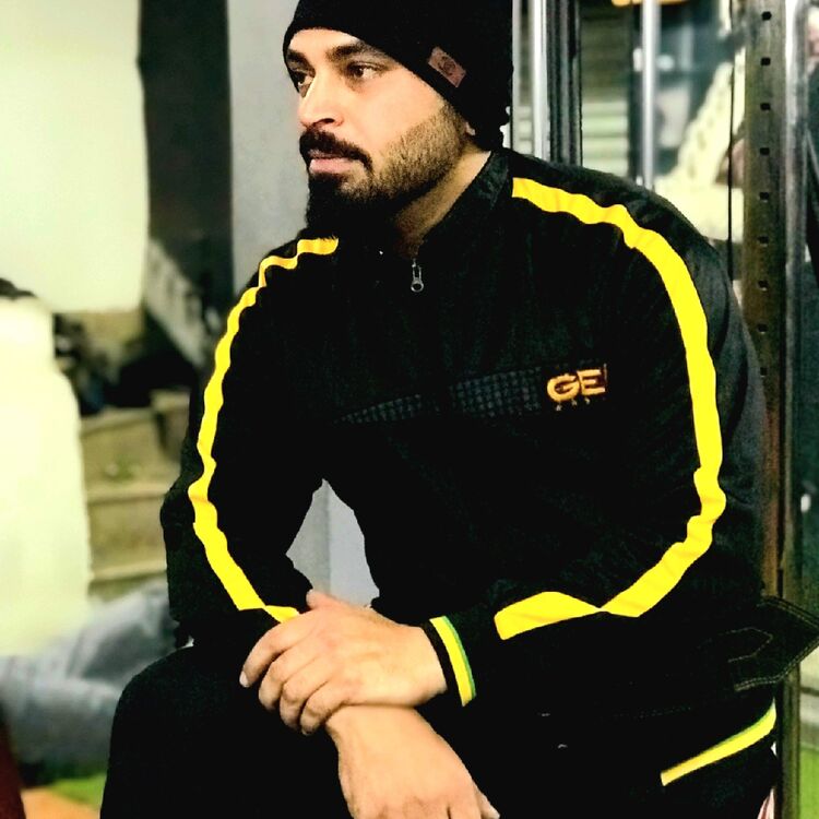  31588799  Tajinder, 35 ,    
