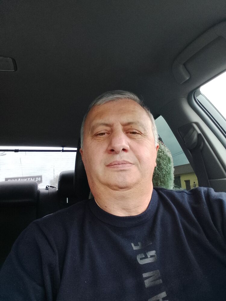  54450389  Roberto, 48 ,    