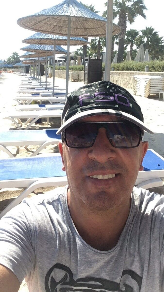  14517469  Krasimir, 52 ,    