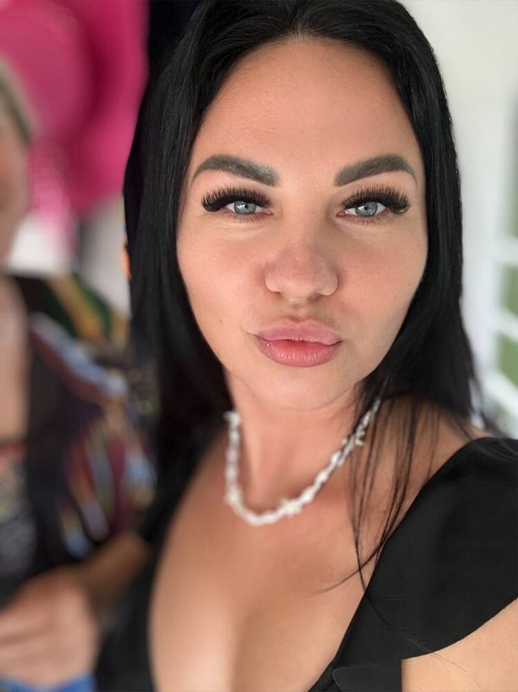  53441499  Elena, 47 ,    