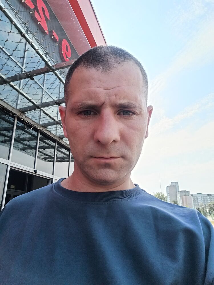  ,   Anton, 40 ,   ,   