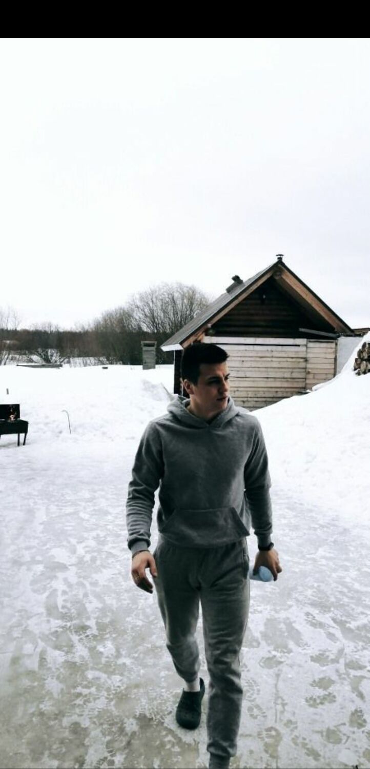  27719709  Alex, 26 ,    