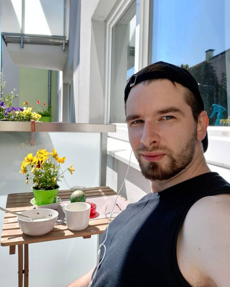  53873239  , 34 ,    -