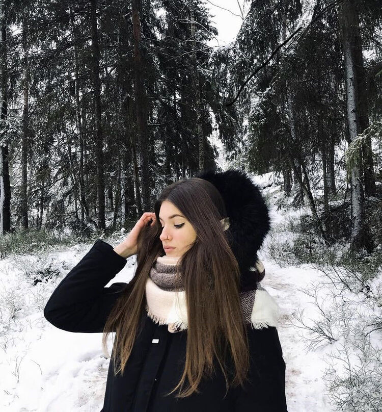  ,   Viktoria, 22 ,   ,   