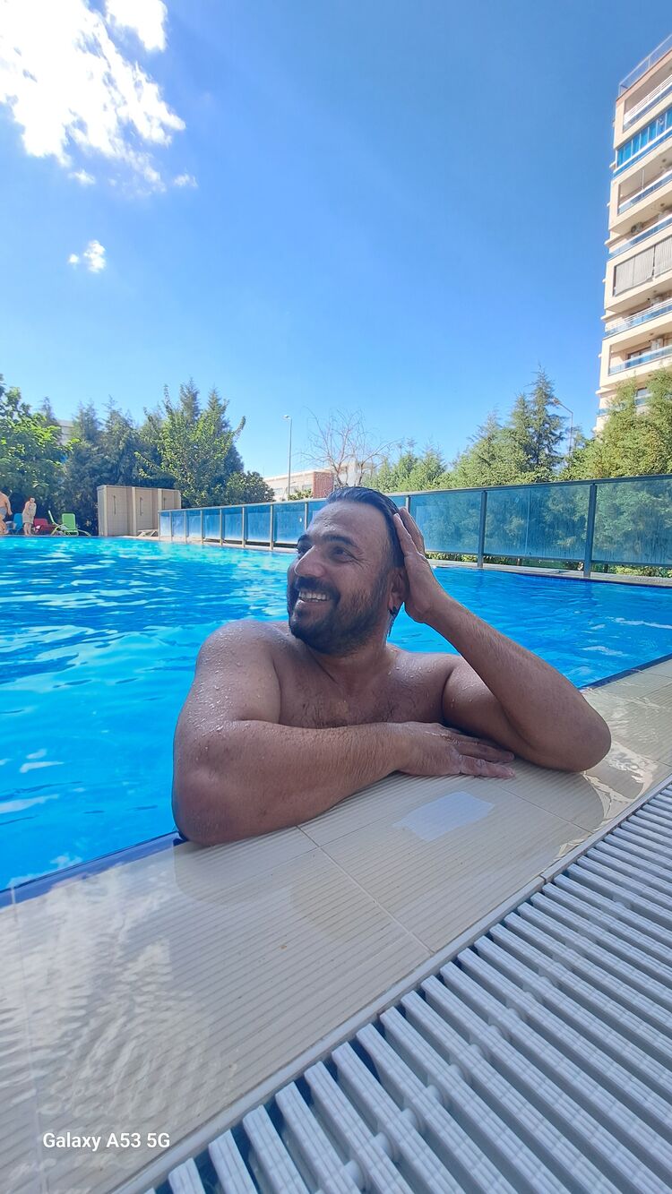  45703169  Sinan, 40 ,    