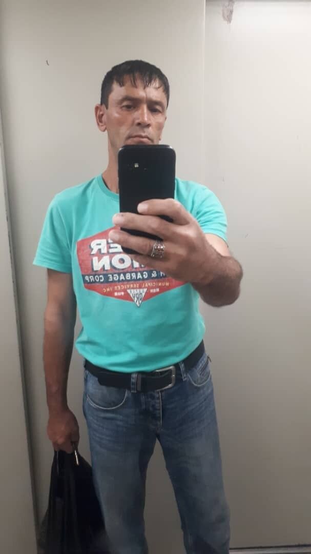  46551009  Salamon, 44 ,    