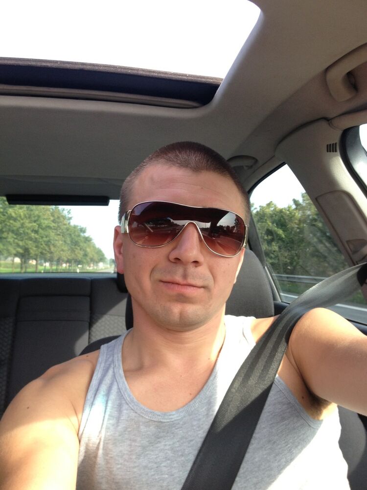  4366379  WALZE, 37 ,    