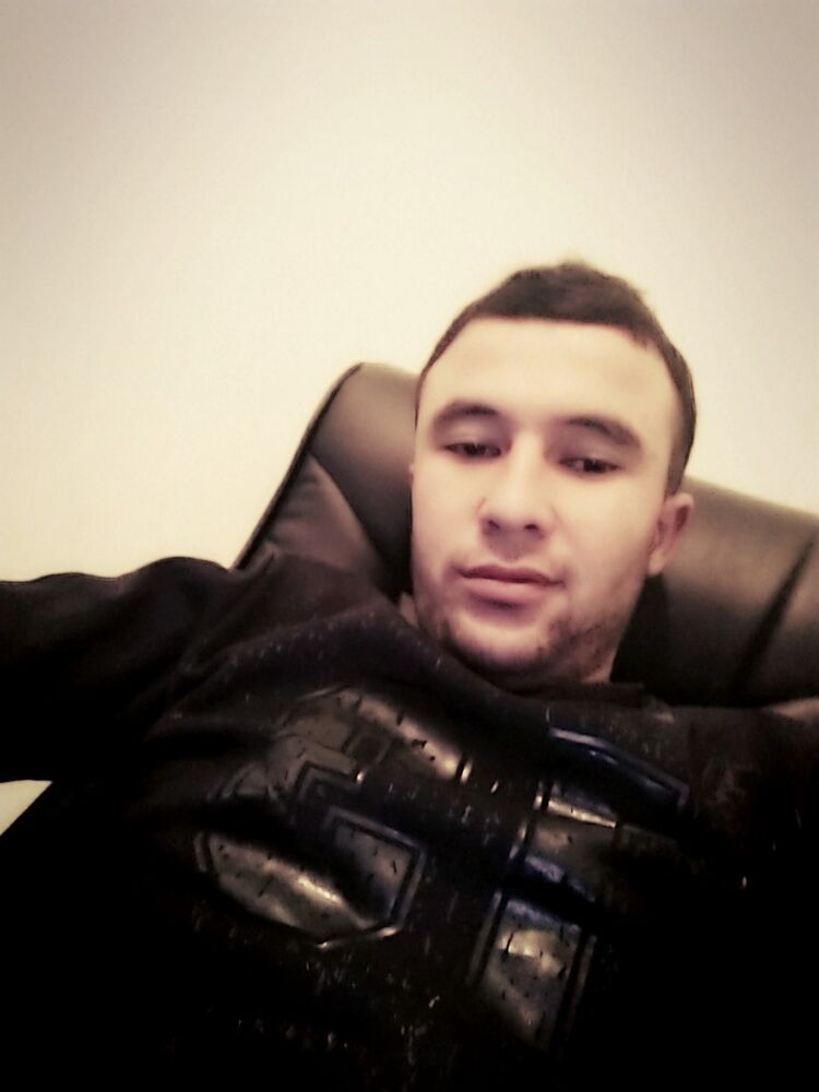  18029349  Azizbek, 31 ,    