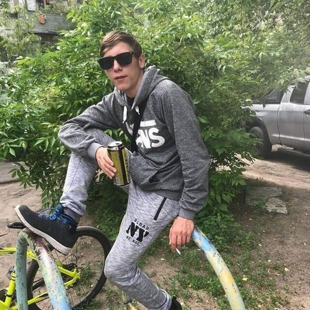  29859869  Aleksii, 23 ,    