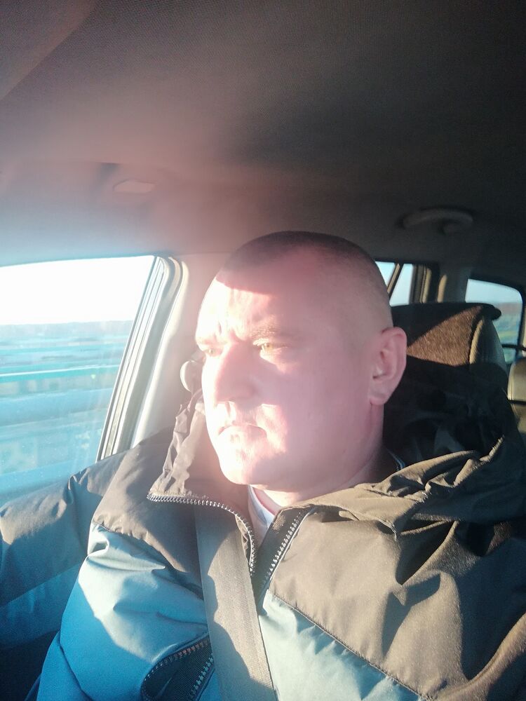  53905029  Pavel, 39 ,    