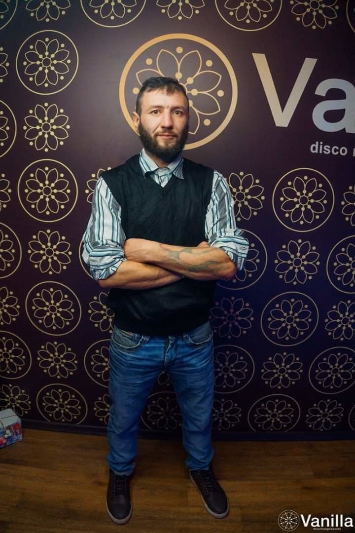  18744899  Alex, 36 ,     