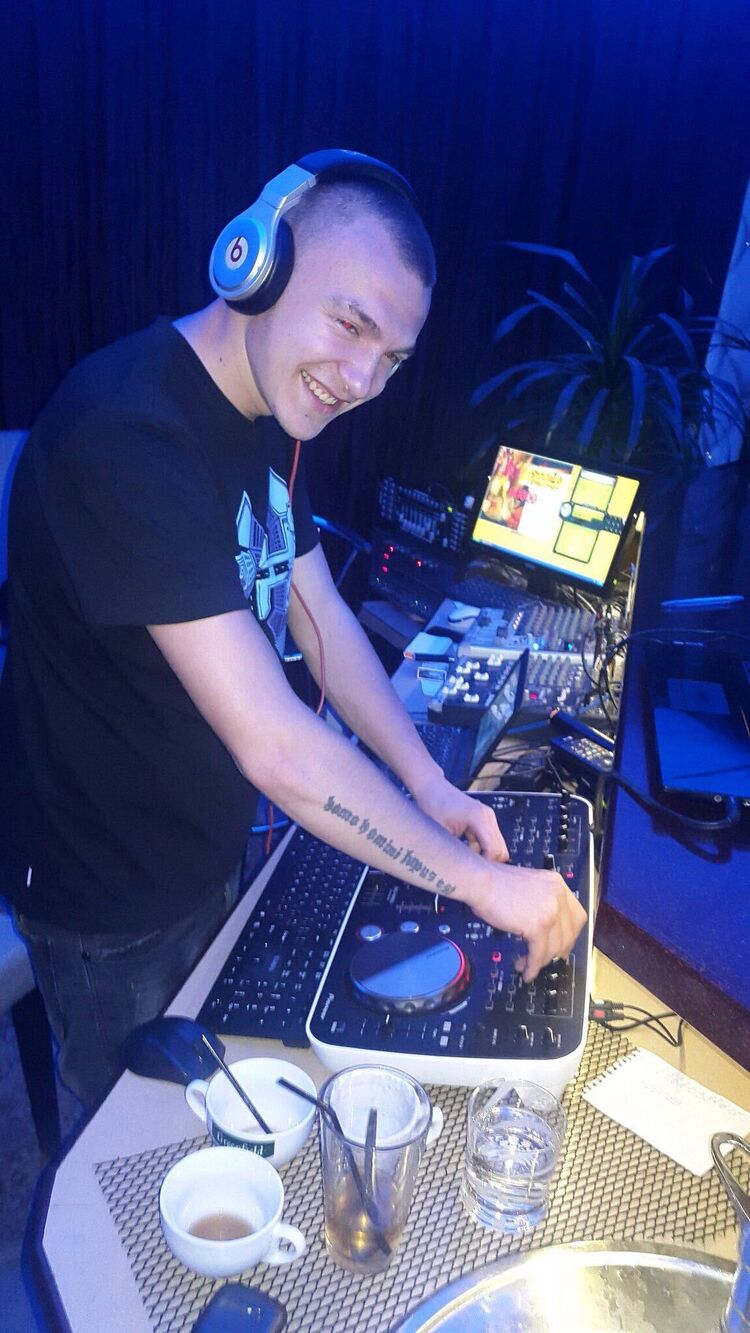  53911219  Nick, 31 ,    